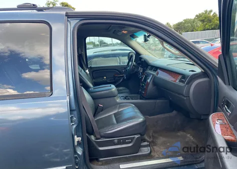 2008 Chevrolet Suburban 1500 Lt из США, поврежденный, VIN 1GNFC16068R157786